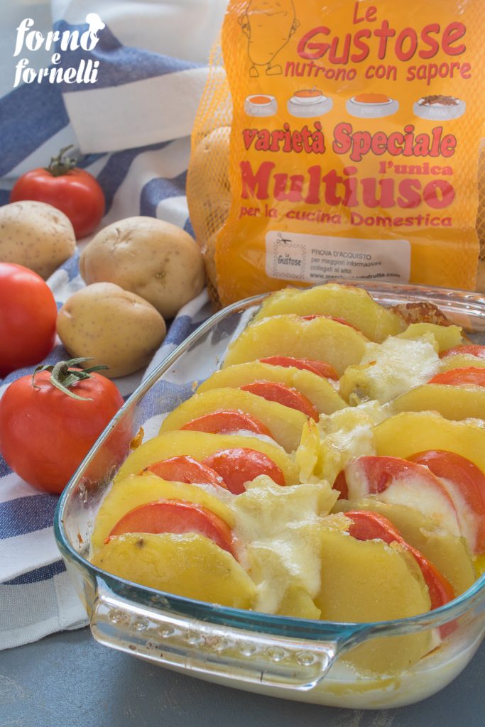 Batatas à caprese no forno