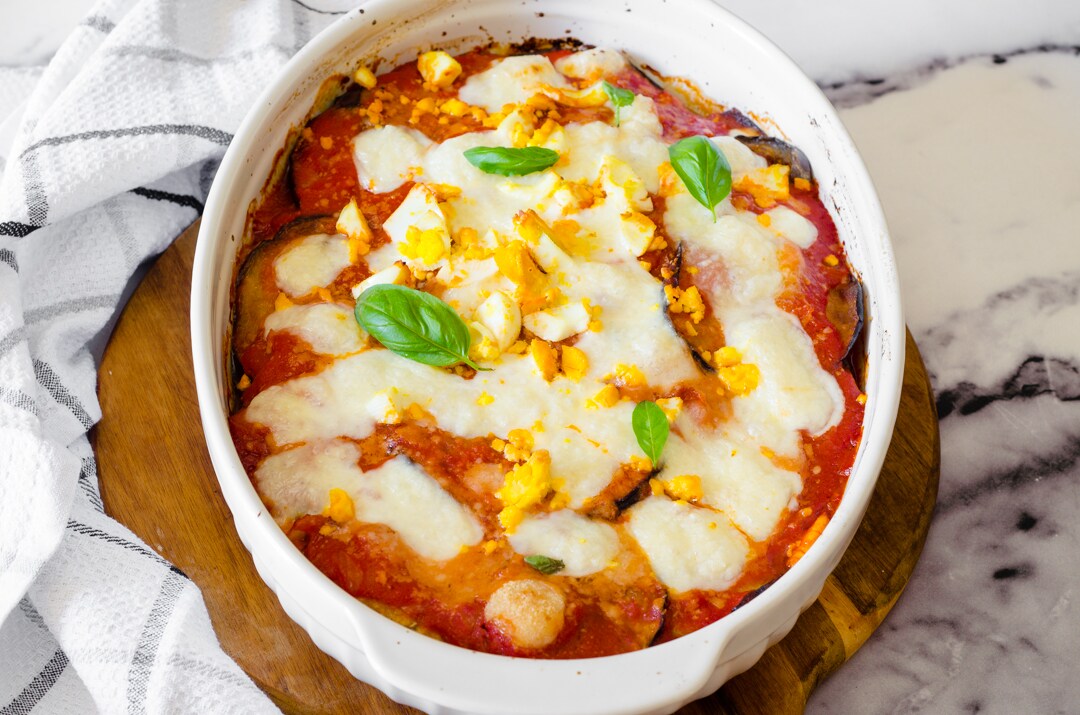 Beringela à parmigiana com ovos cozidos