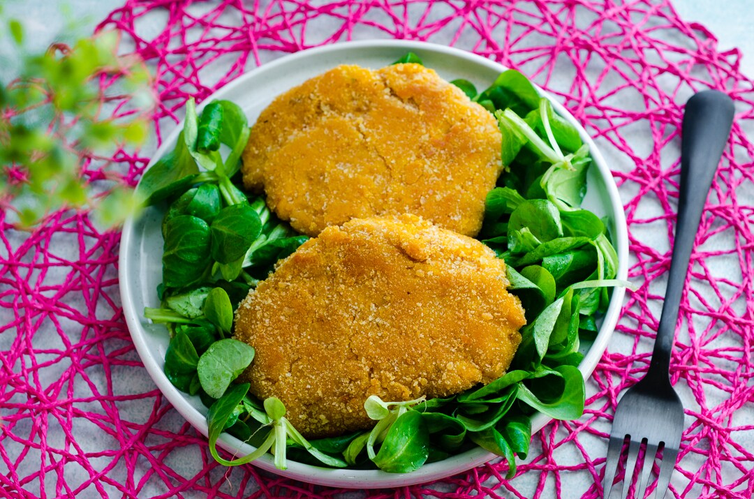 Bifes veganos de abóbora e grão-de-bico, fáceis de preparar e saborosos!