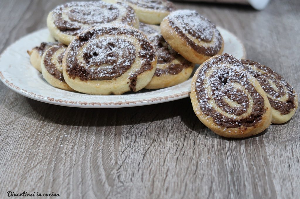 Biscoitos bicolores de massa amanteigada