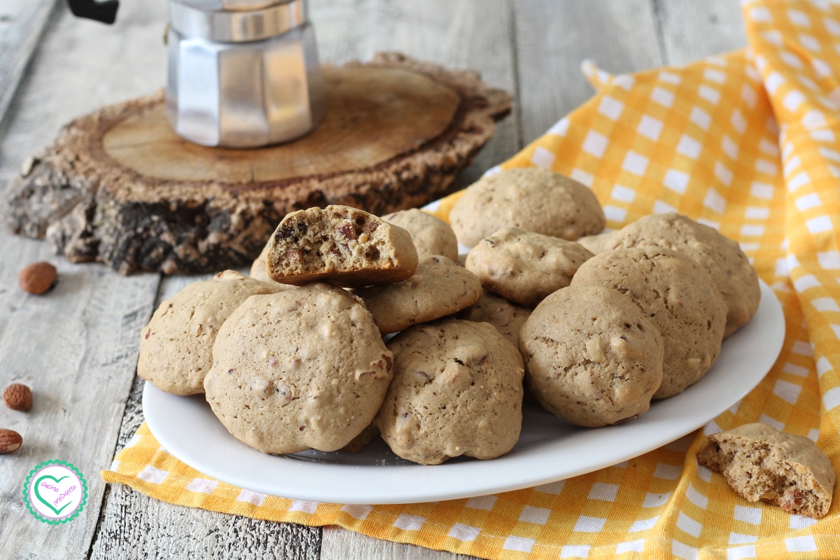 Biscoitos de café com amêndoas