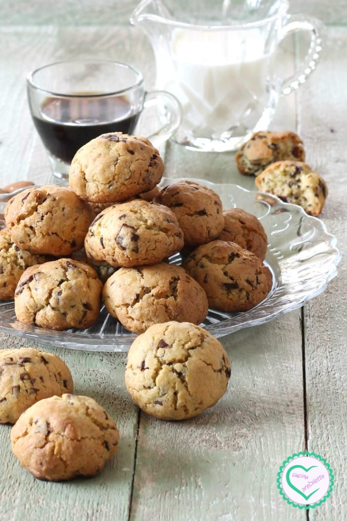 Biscoitos de chocolate e amêndoas fáceis e rápidos