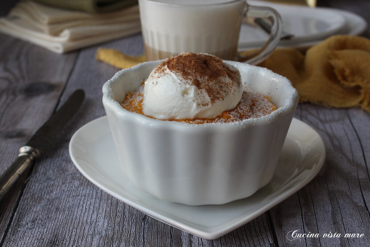 Bolinho de cenoura e amêndoas no micro-ondas