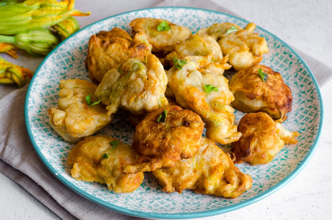 Bolinho de flor de abóbora sem fermento e sem ovos