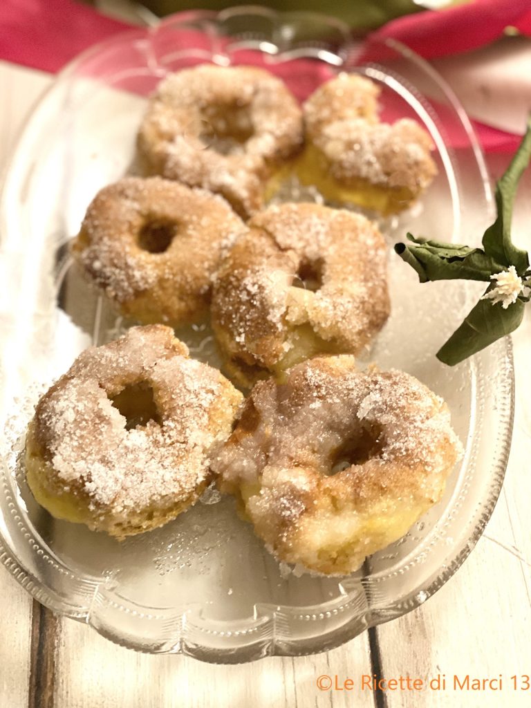 Bolinho de maçã muito rápido e macio na fritadeira sem óleo