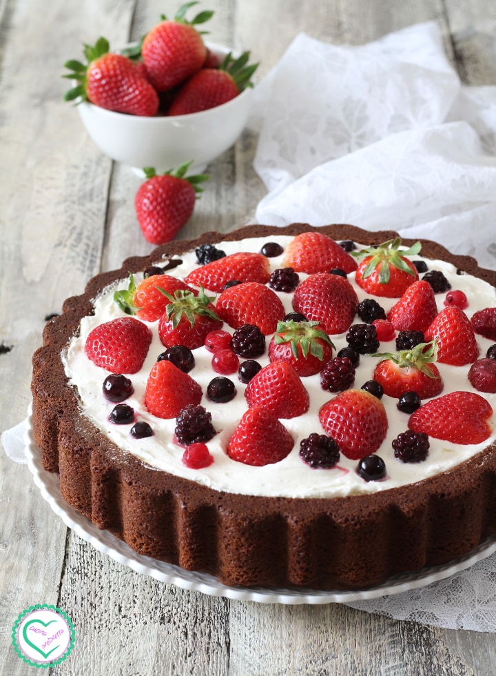 Bolo Mary Ann com creme de mascarpone e frutas