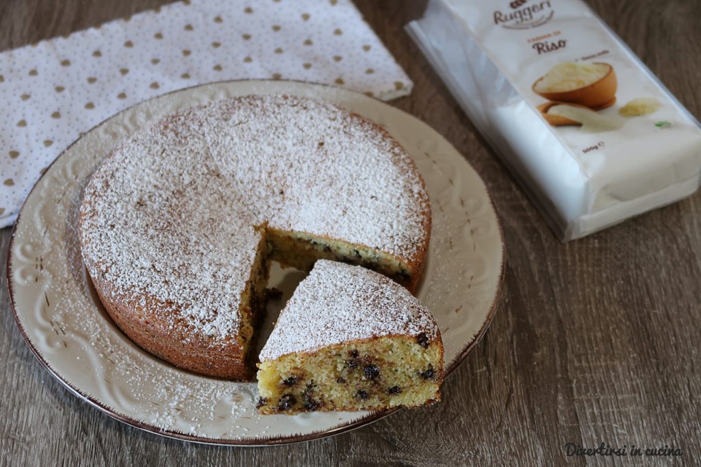Bolo com farinha de arroz e gotas de chocolate