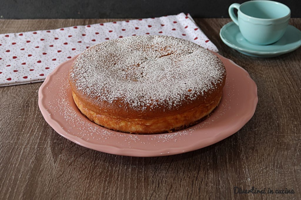 Bolo com ricota e ovinhos de chocolate