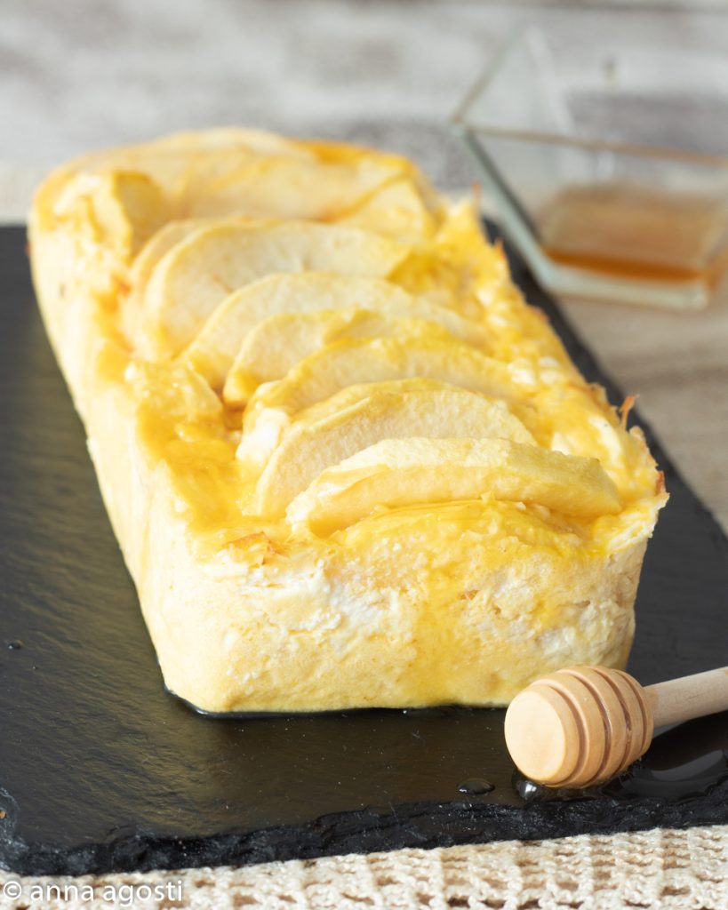 Bolo de Ameixa com Maçã 3 ingredientes sem farinha