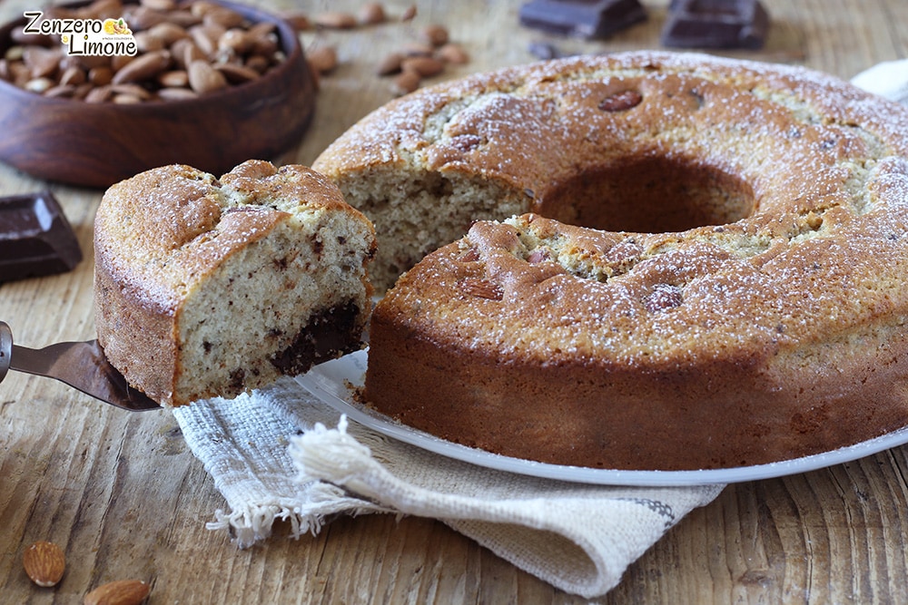Bolo de chocolate e amêndoas