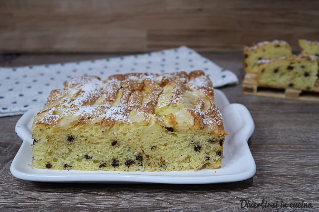Bolo de maçã e gotas de chocolate