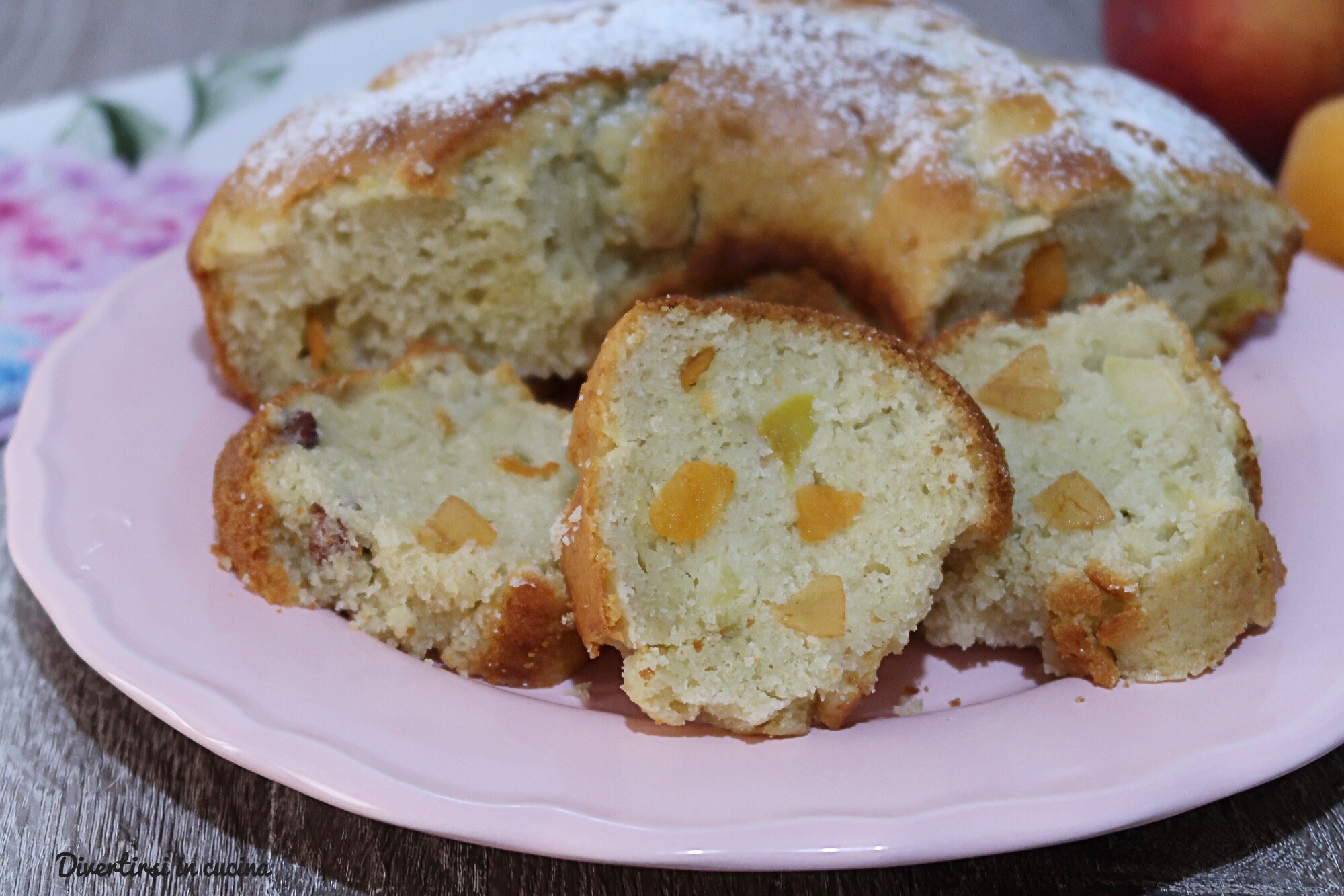 Bolo de verão com frutas frescas