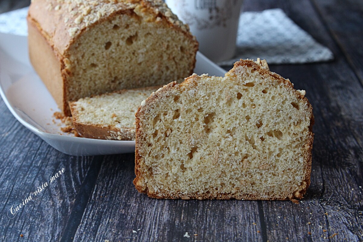 Bolo de leite e biscoitos