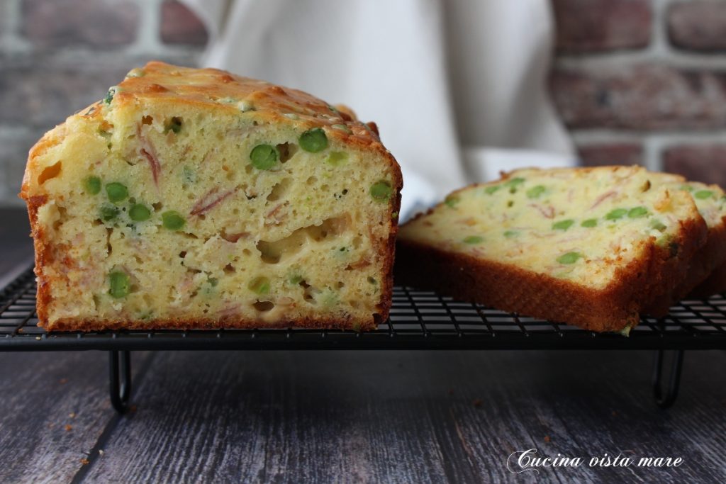 Bolo salgado de queijo, presunto e ervilhas Cozinha vista mar