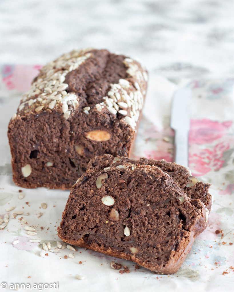 Bolo tipo Plumcake de chocolate e frutas secas
