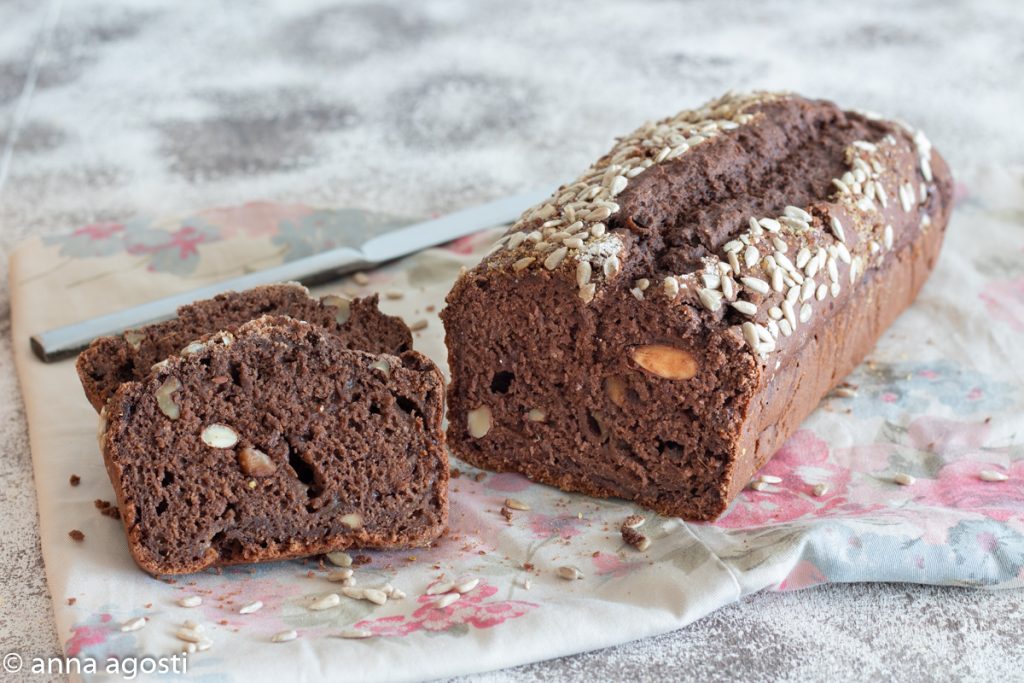 Bolo tipo Plumcake de chocolate e frutas secas