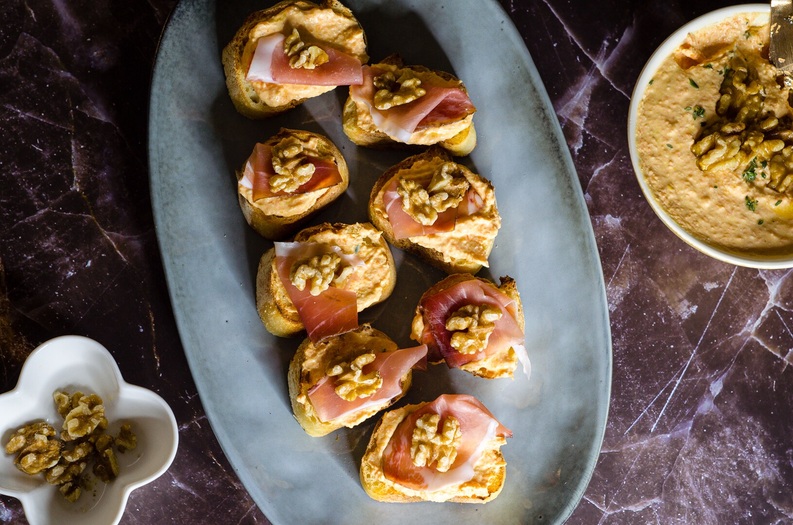 Crostini com creme de abóbora, speck e nozes, fáceis, rápidos de preparar e deliciosos!