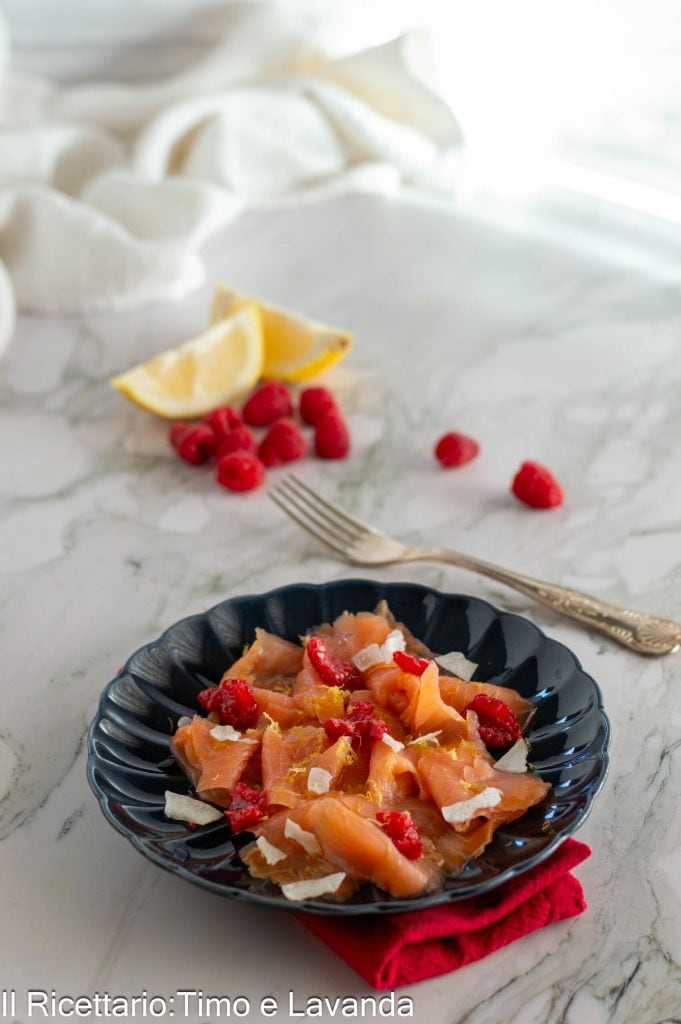 carpaccio de salmão e framboesas