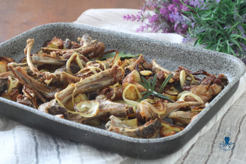 AGNELLO AL FORNO CON PATATE1
