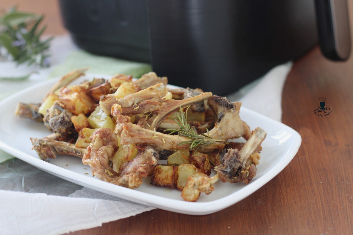 Cordeiro com batatas na fritadeira sem óleo, com vídeo receita.