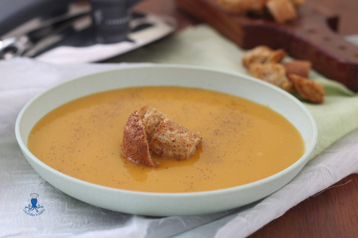 Creme de abóbora com batatas e cebolas na panela de pressão
