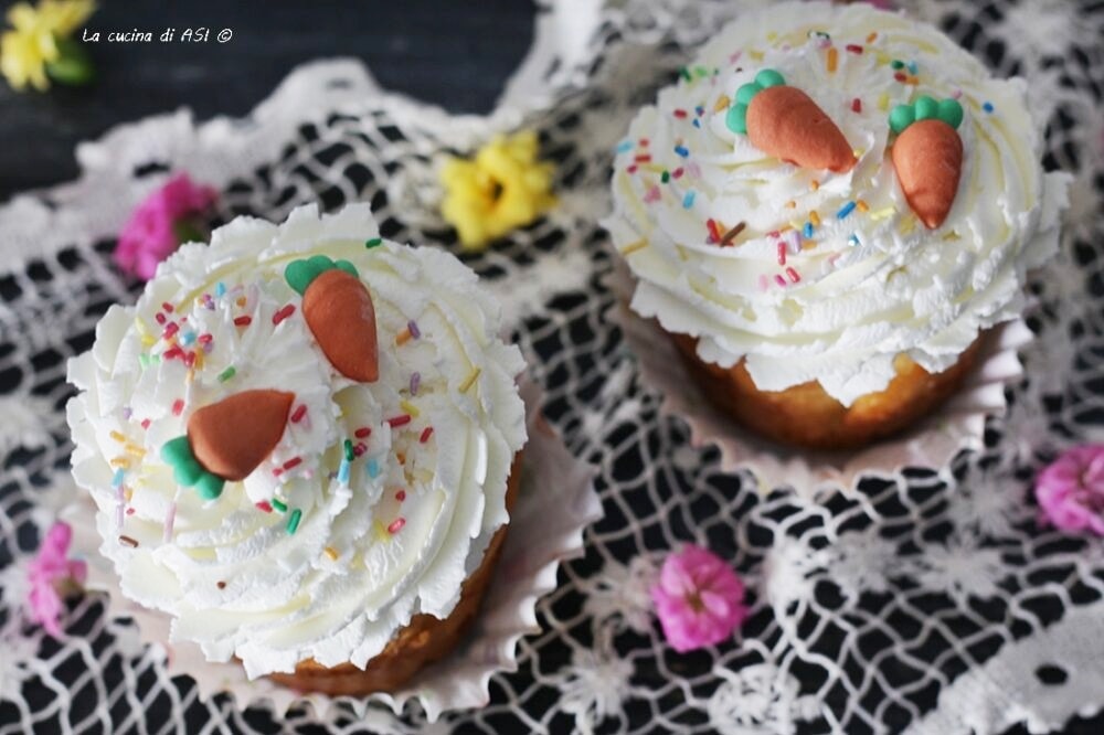 Cupcake de cenoura com cobertura – macios e deliciosos