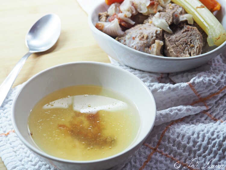 Caldo de carne caseiro: a receita tradicional e saborosa