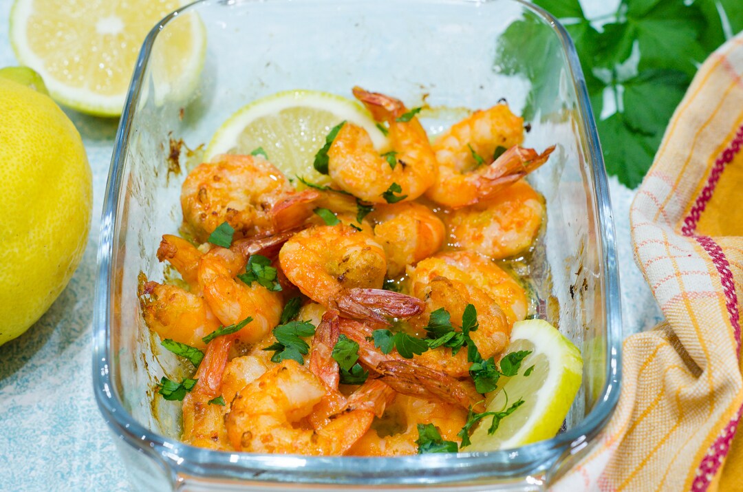 Camarões assados, tenros, saborosos, prontos em 10 minutos!