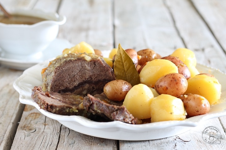 Carne assada com batatas na instant pot