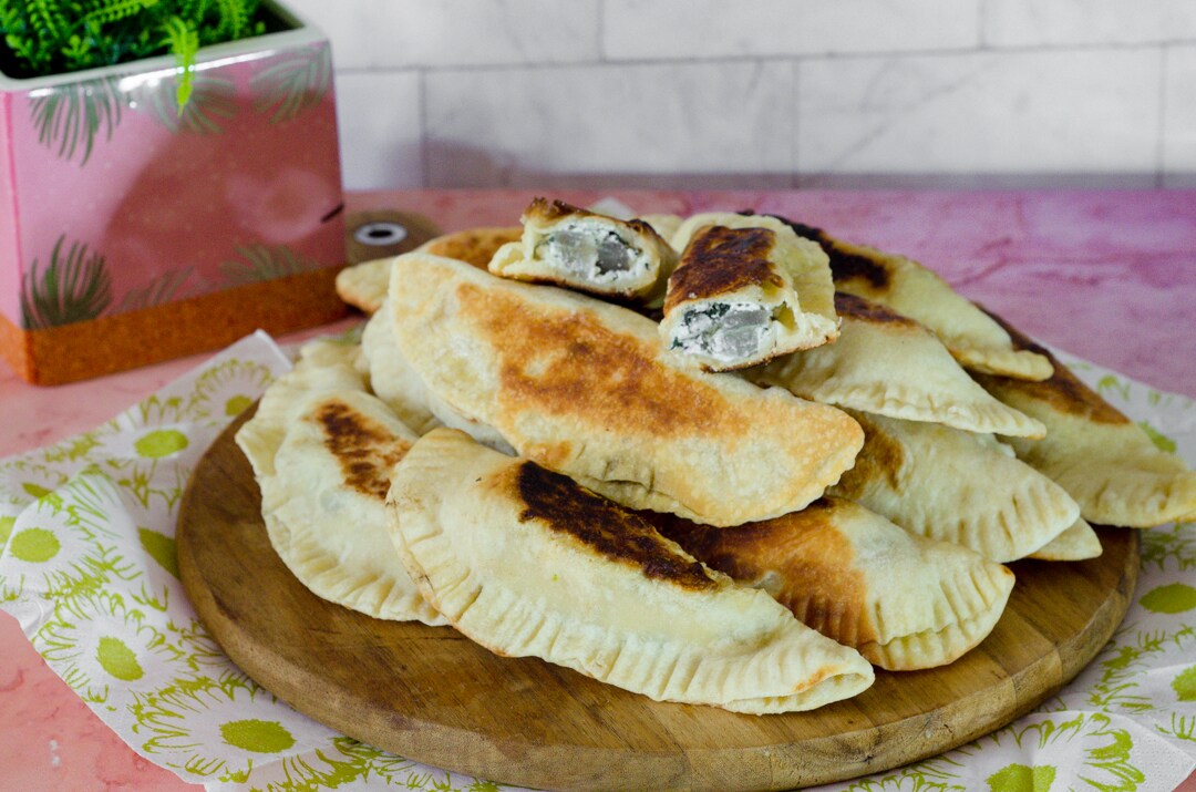 Crescioni ou cassoni recheados com ricotta e ervas