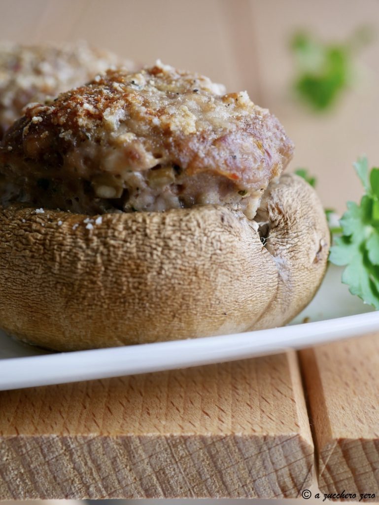 Cogumelos recheados com carne sem ovos
