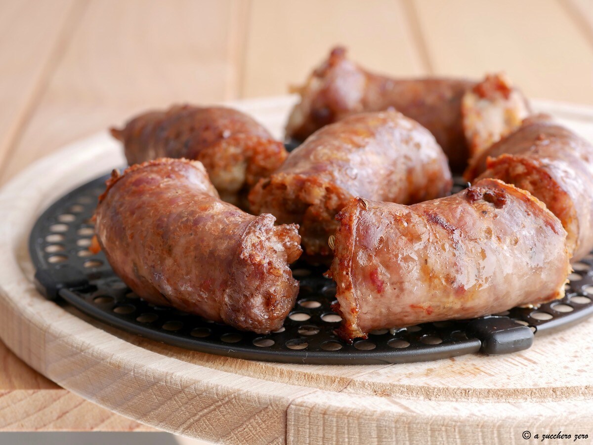 Como desengordurar a linguiça e cozinhá-la na fritadeira elétrica