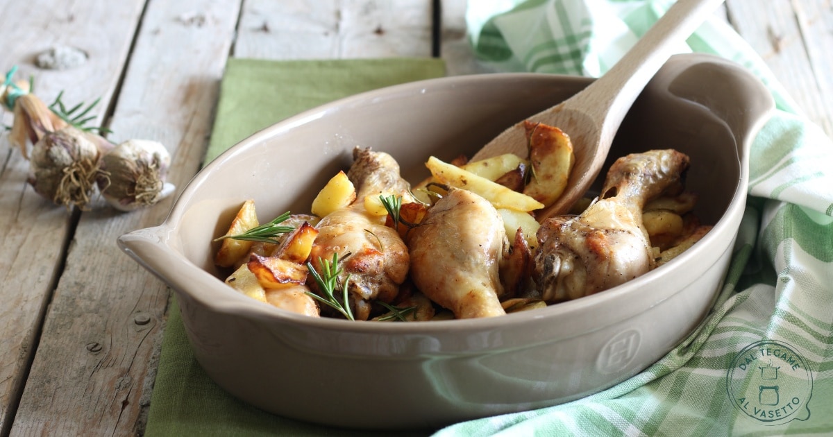 Coxas de frango com batatas na fritadeira a ar