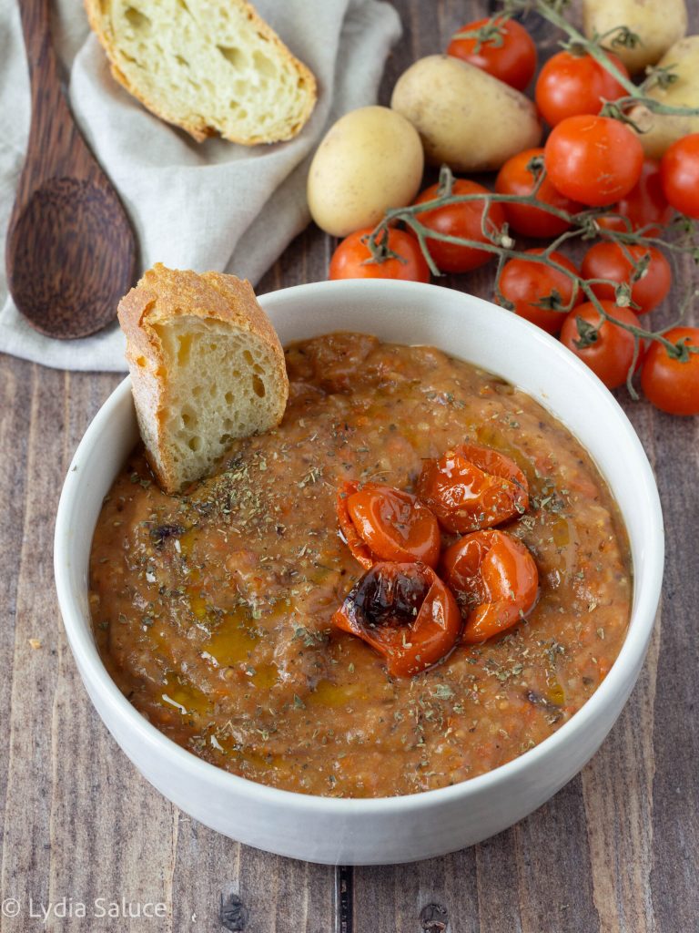 Creme de tomatinhos e batatas assadas