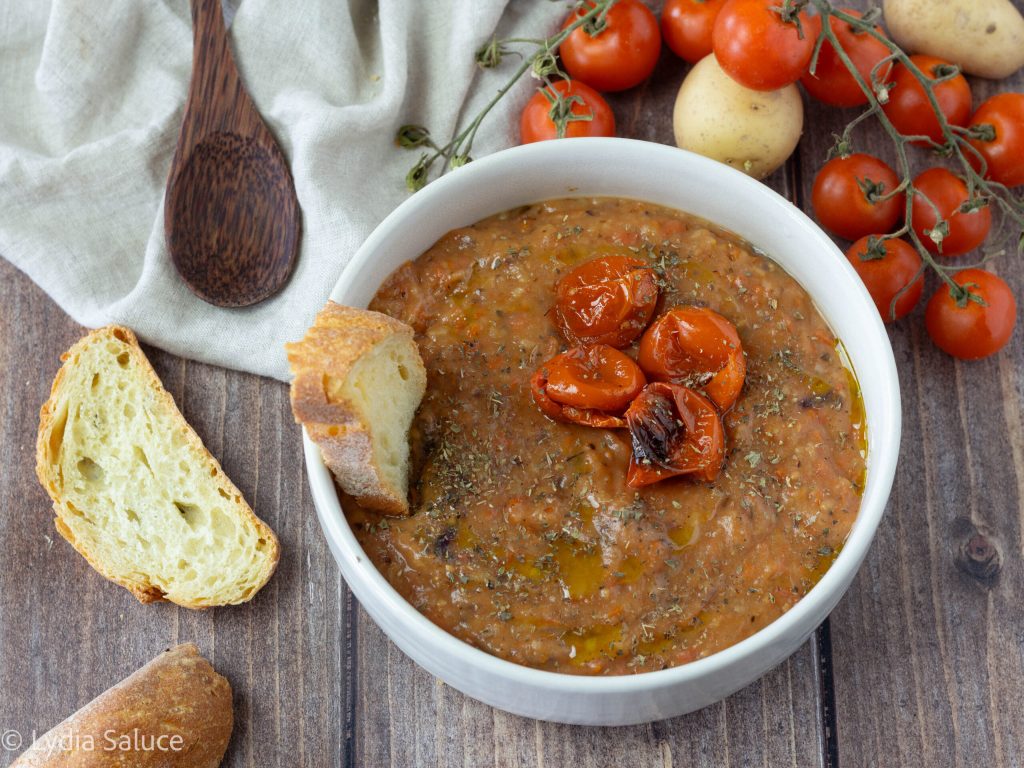 Creme de tomatinhos e batatas assadas