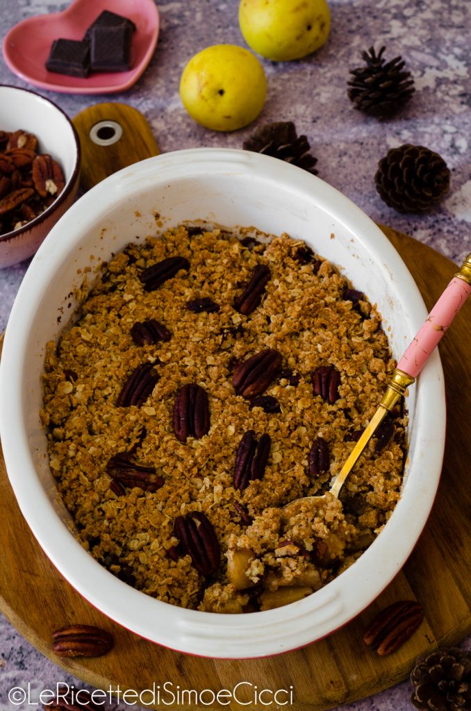 Crumble de peras com chocolate e nozes