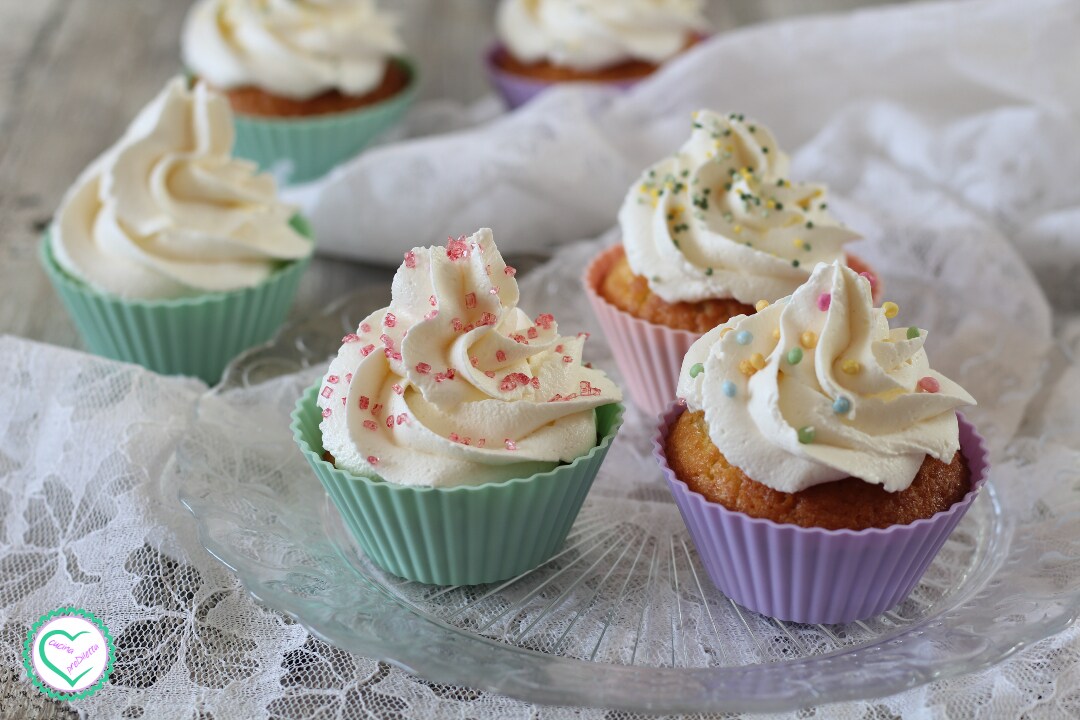 Cupcake com mascarpone e creme de leite