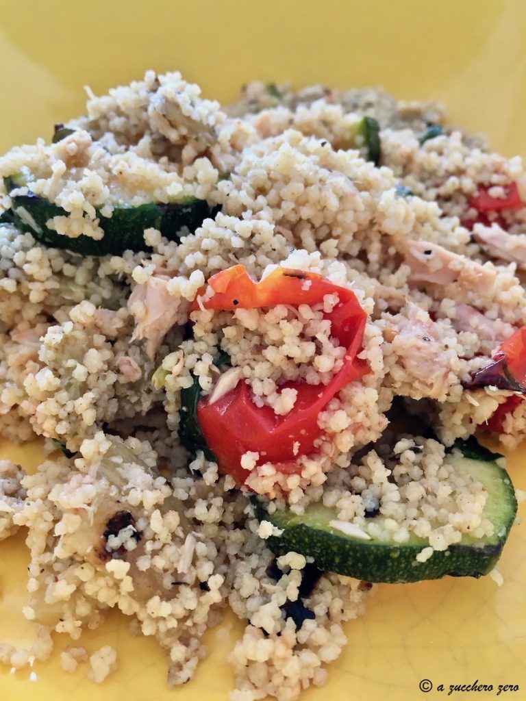Cuscuz integral com legumes grelhados e tomatinhos com atum