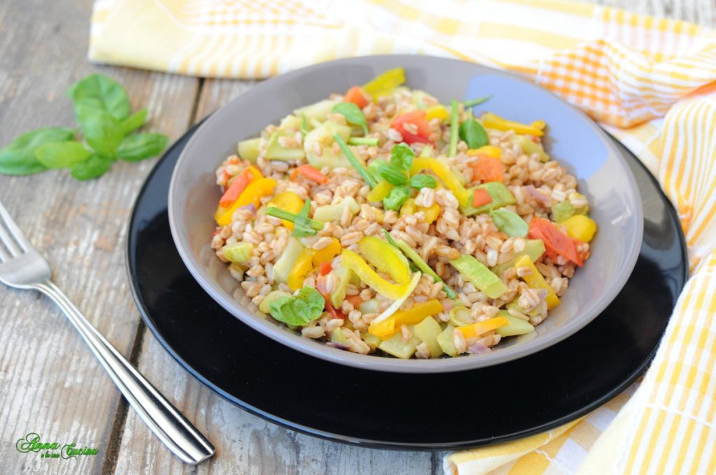 Salada de espelta com legumes salteados