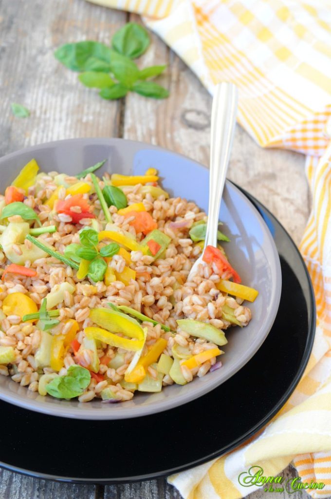 Salada de espelta com legumes salteados