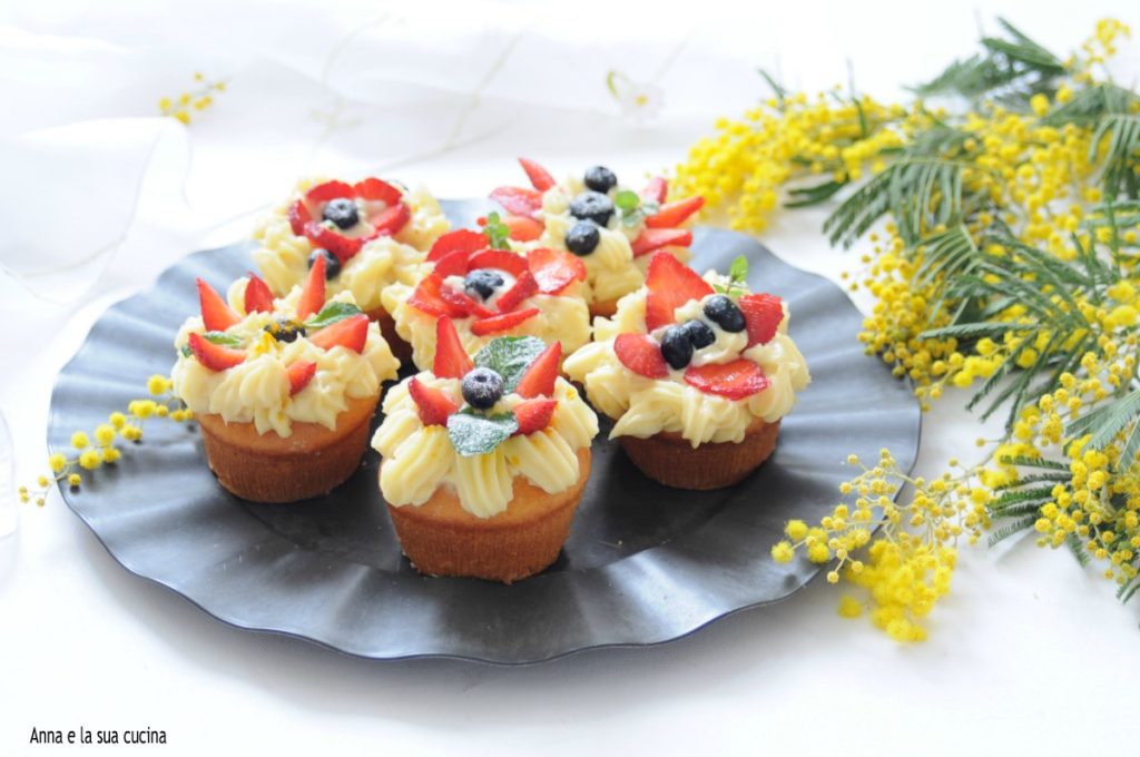 Muffin com creme de limão e frutas