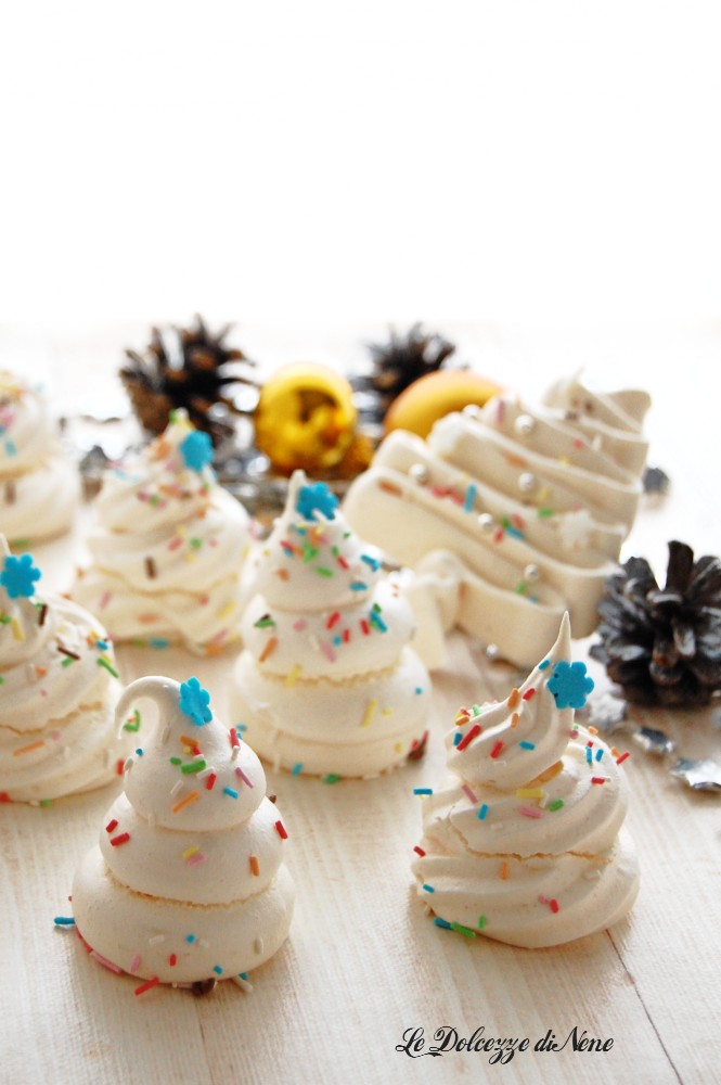 três tipos de árvores de merengue para o Natal