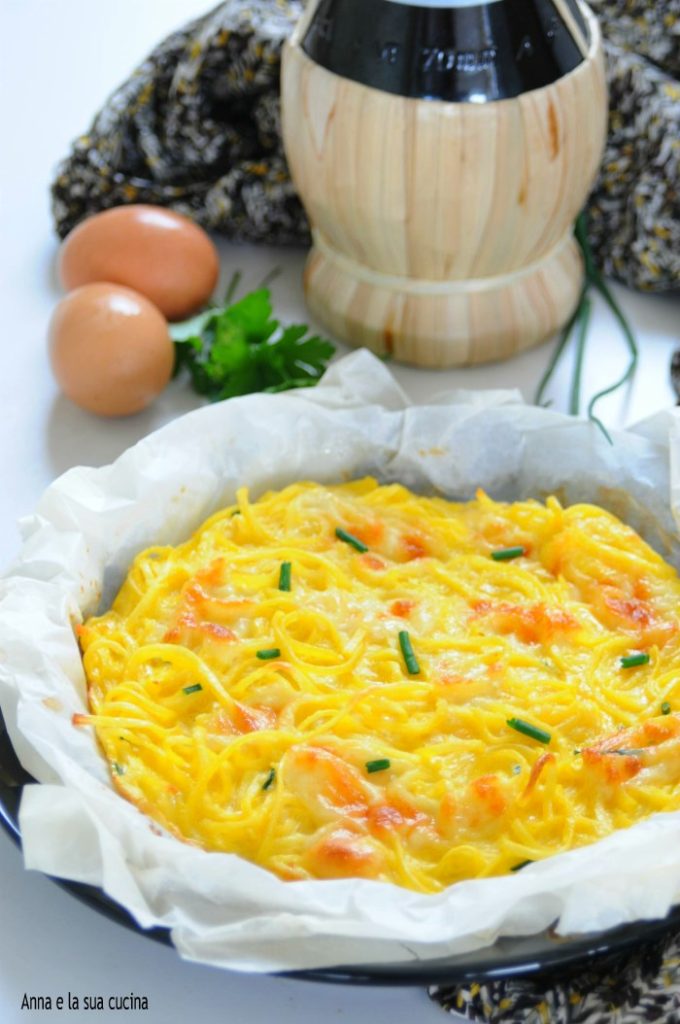 Frittata de macarrão fresco com ovos