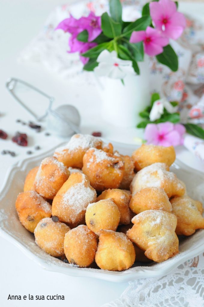 Bolinhos de maçã com frutas secas e chocolate
