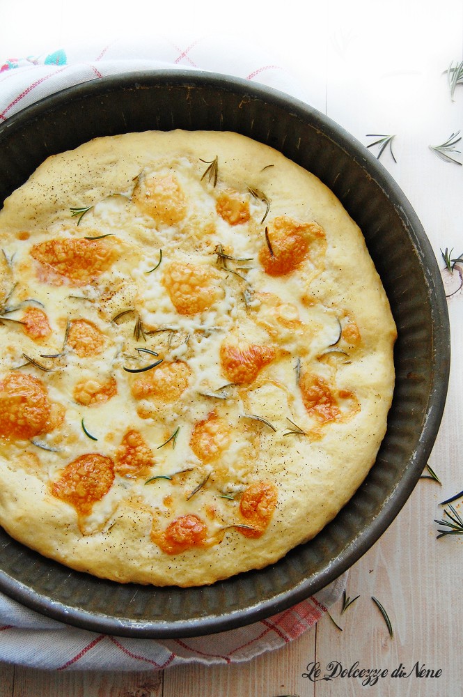 focaccia rápida com taleggio