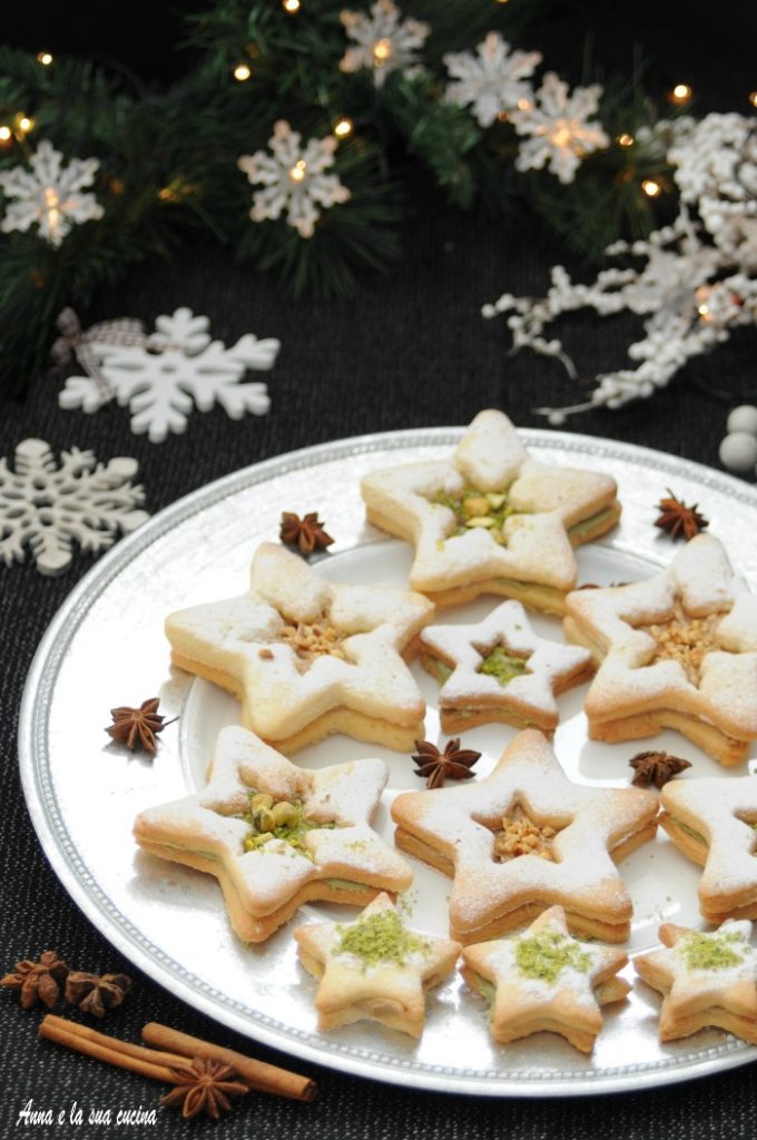 Estrelas natalinas com creme de pistache e avelã