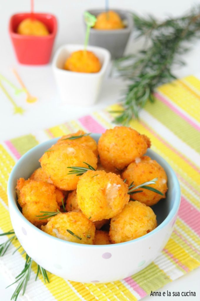 Bolinhos salgados com abóbora e brie
