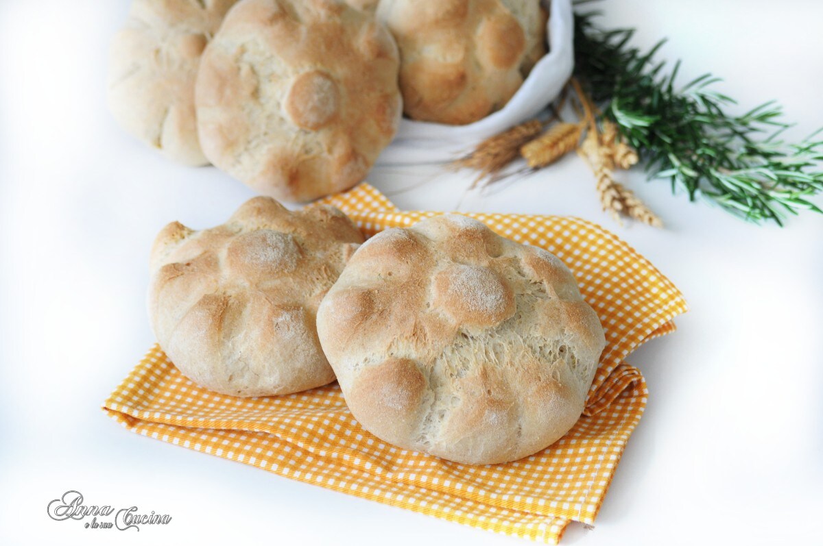 Rosetas de pão com sêmola de trigo duro