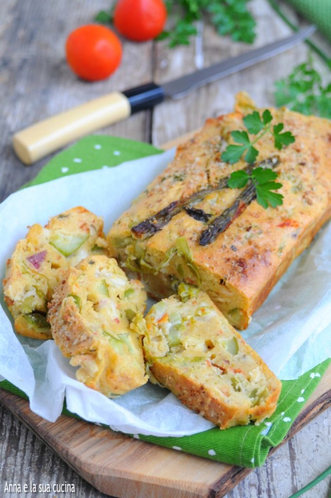 Bolo salgado com legumes e queijos