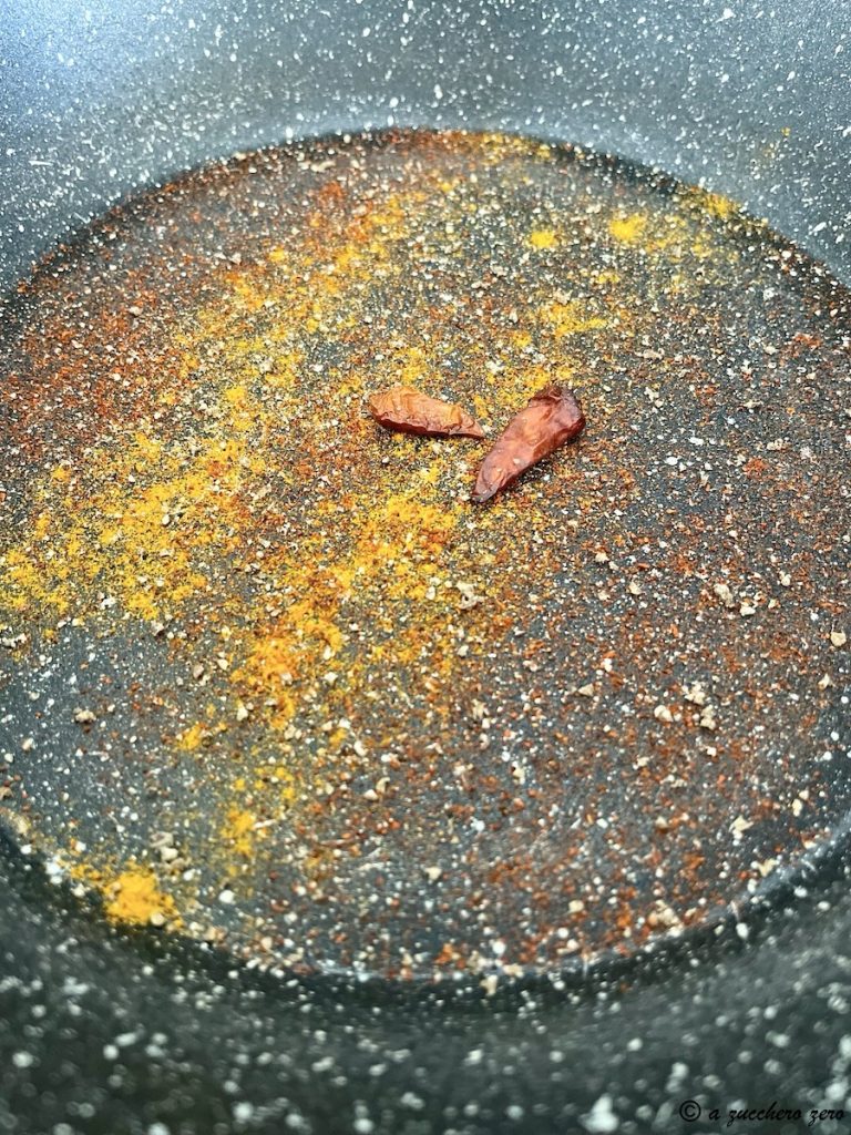 Dahl de lentilhas vermelhas sem leite de coco especiarias